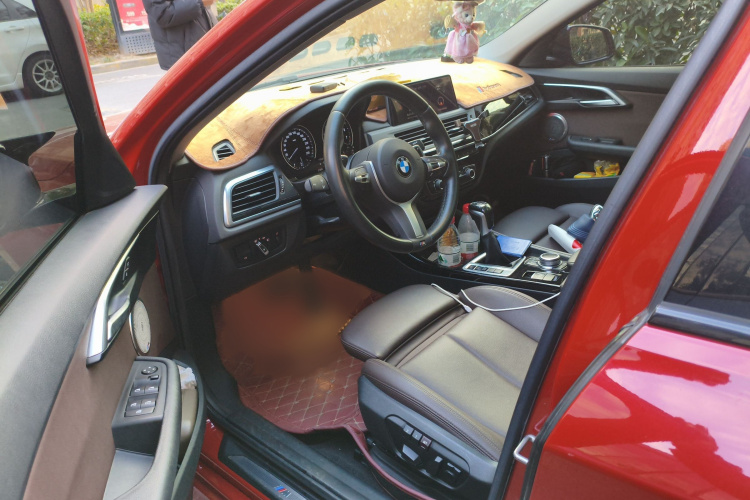 宝马1系 2019款 120i 领先型M运动套装中控内饰7003