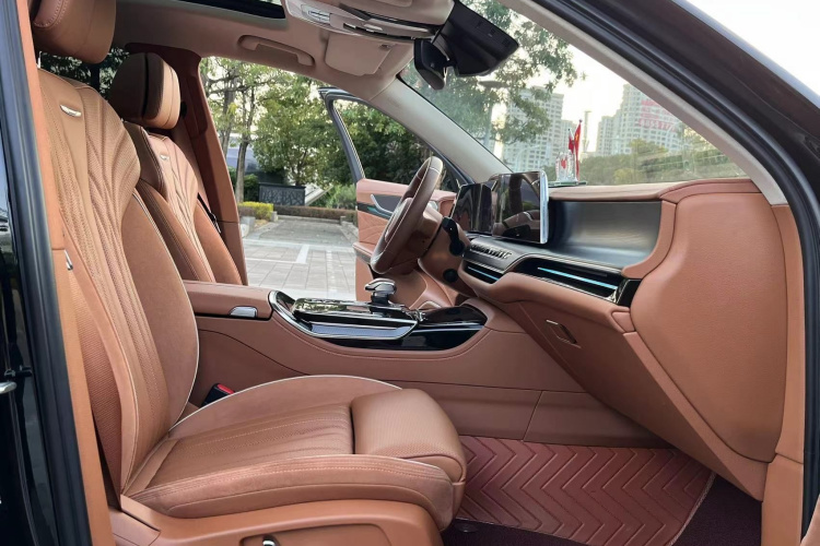 红旗H9 2024款 2.0T 旗享 私享风尚版中控内饰7003