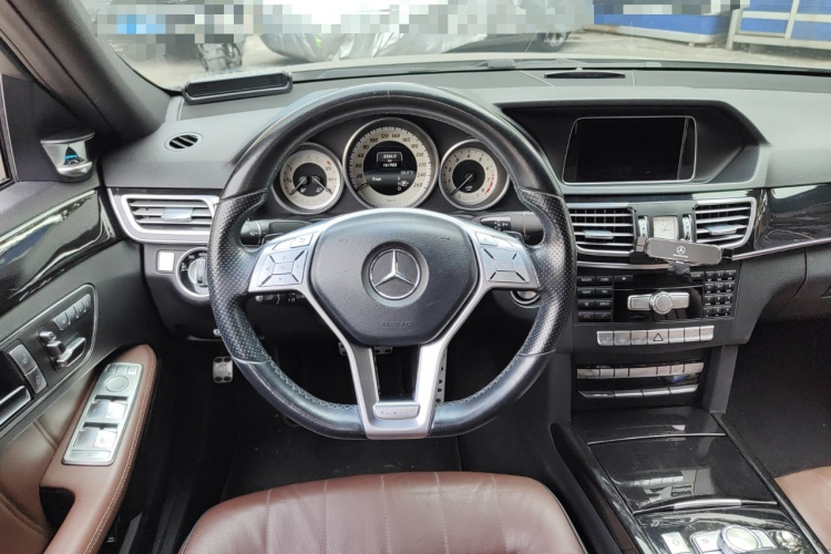 奔驰E级 2015款 E 260 L 运动豪华型局部细节13
