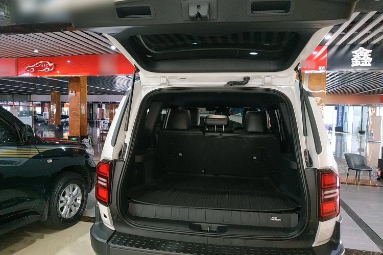 丰田 普拉多 2025款 2.4T 穿越BX版 5座中控内饰23