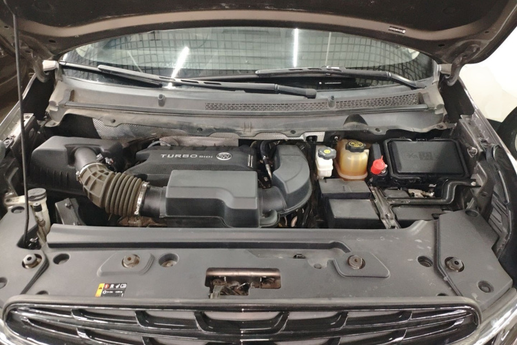 别克GL8 2021款 陆上公务舱 652T 尊贵型机舱底盘24