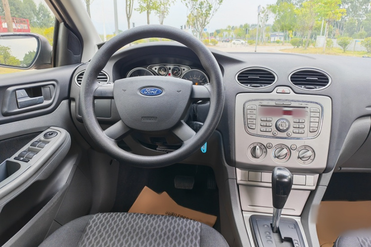 福特 福克斯 2012款 两厢经典 1.8L 自动基本型中控内饰7006