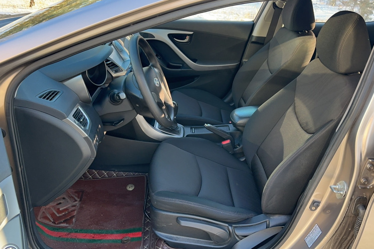 现代 朗动 2015款 1.6L 手动时尚型中控内饰7001