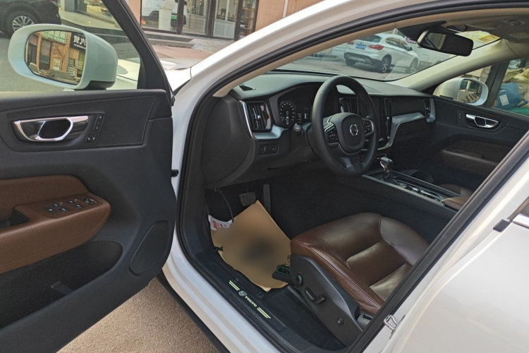 沃尔沃XC60 2019款 T5 四驱智逸版 国V中控内饰20