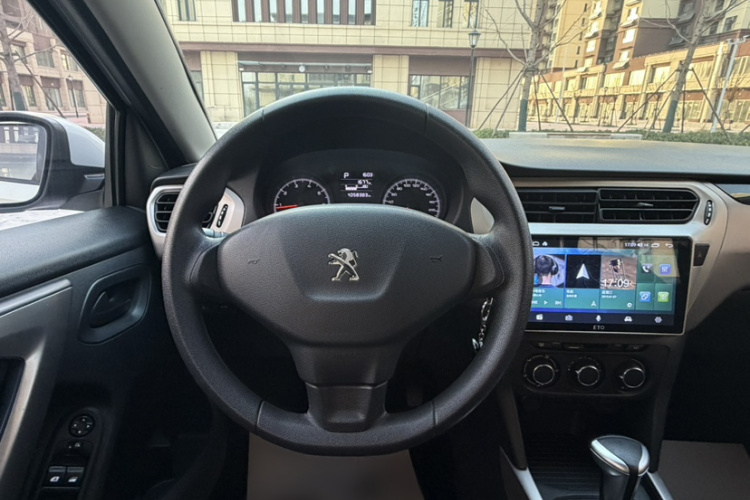 标致301 2017款 1.6L 自动舒适版中控内饰7006