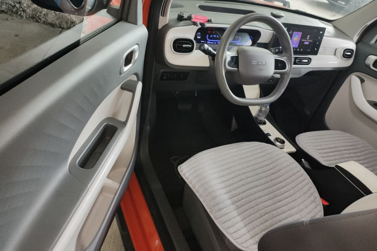 吉利银河 2025款 210km 熊猫骑士中控内饰13