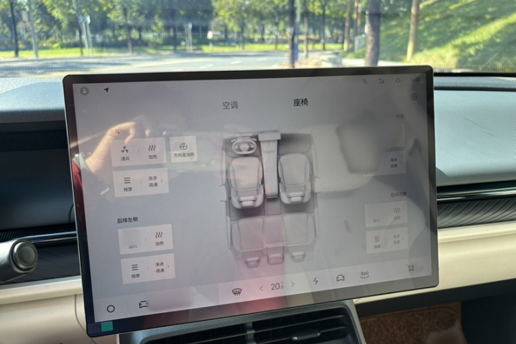 领克07 2024款 EM-P 126长续航 Ultra中控内饰7011