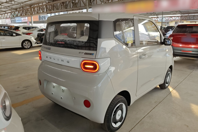 五菱汽车 宏光MINIEV 2024款 第三代 215km 青春版车身外观7