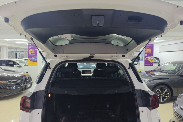 凯翼 炫界Pro 2021款 1.5L 手动劲酷版机舱底盘23