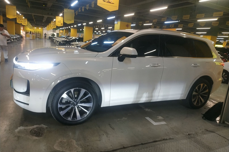 理想汽车 理想ONE 2021款 增程6座版车身外观4