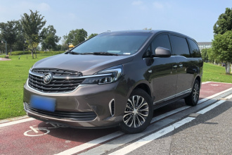 别克GL8 2022款 陆上公务舱 652T 豪华型