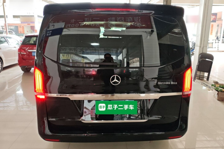 奔驰 威霆 2021款 2.0T 精英版 7座车身外观6