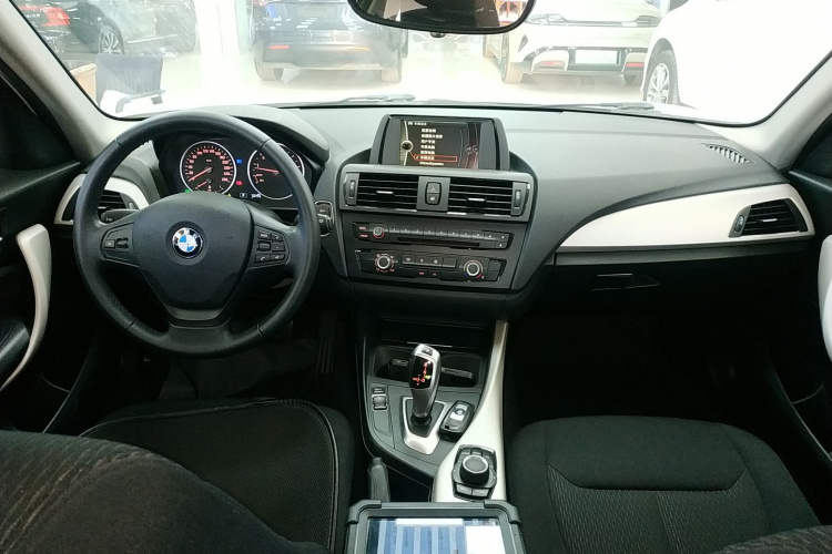 宝马1系(进口) 2013款 改款 116i 领先型中控内饰12