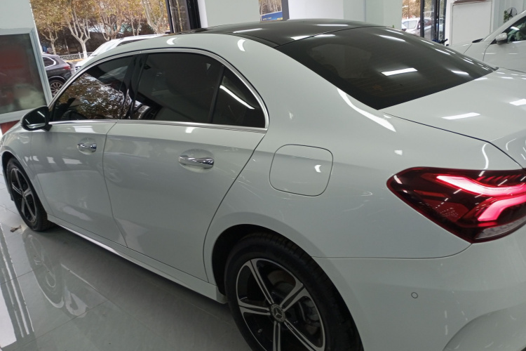 奔驰A级 2022款 A 200 L 运动轿车动感型车身外观4