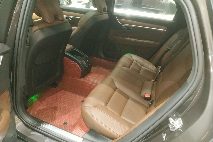 沃尔沃S90 2022款 B5 智逸豪华版中控内饰7004