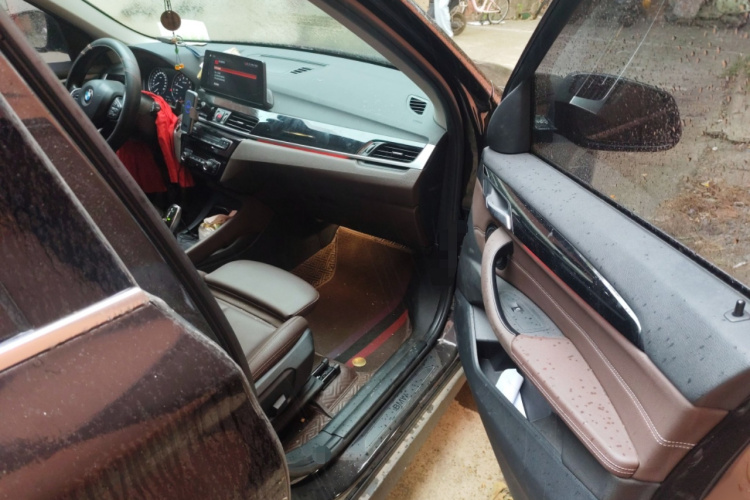 宝马X1 2020款 sDrive25Li 领先型局部细节9005