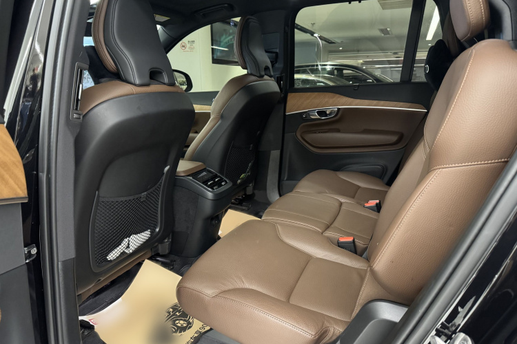 沃尔沃XC90 2023款 B6 智逸豪华版 7座中控内饰7013