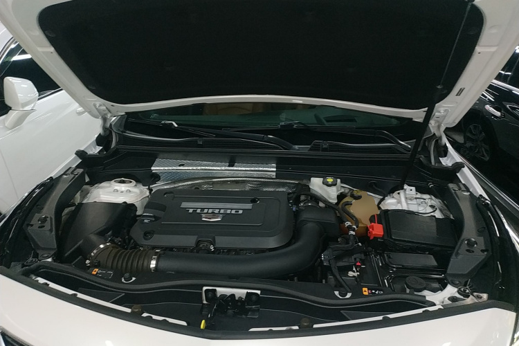 凯迪拉克XT4 2021款 28T 四驱铂金版机舱底盘24