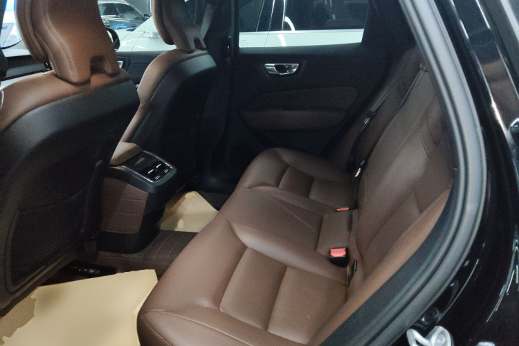 沃尔沃XC60 2024款 B5 四驱智逸豪华版中控内饰21