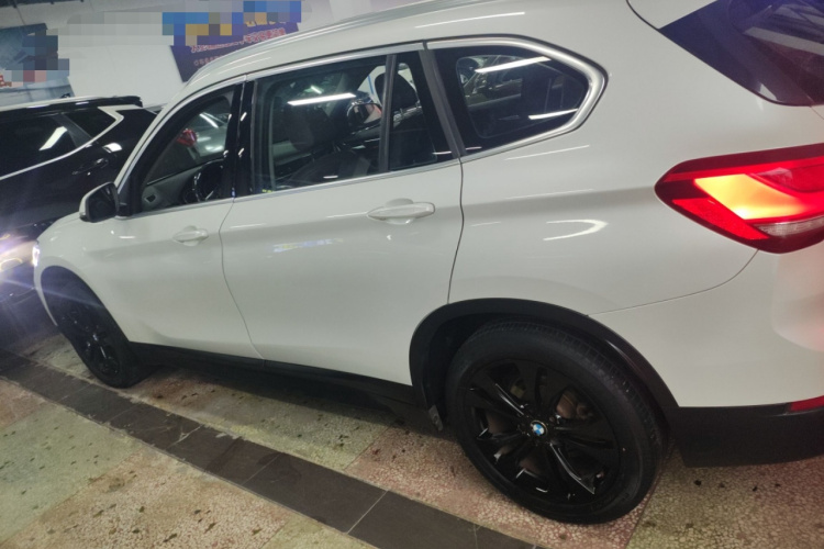 宝马X1 2020款 sDrive20Li 时尚型车身外观4