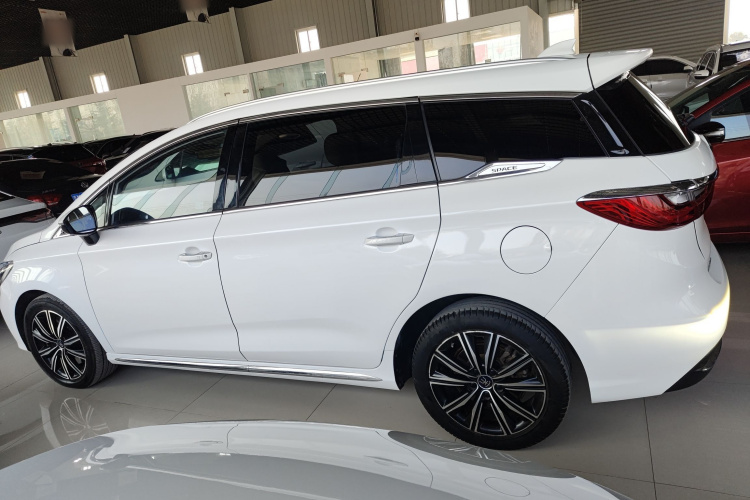 比亚迪 宋MAX新能源 2019款 DM 1.5T 智联致耀型 6座 国VI车身外观6003