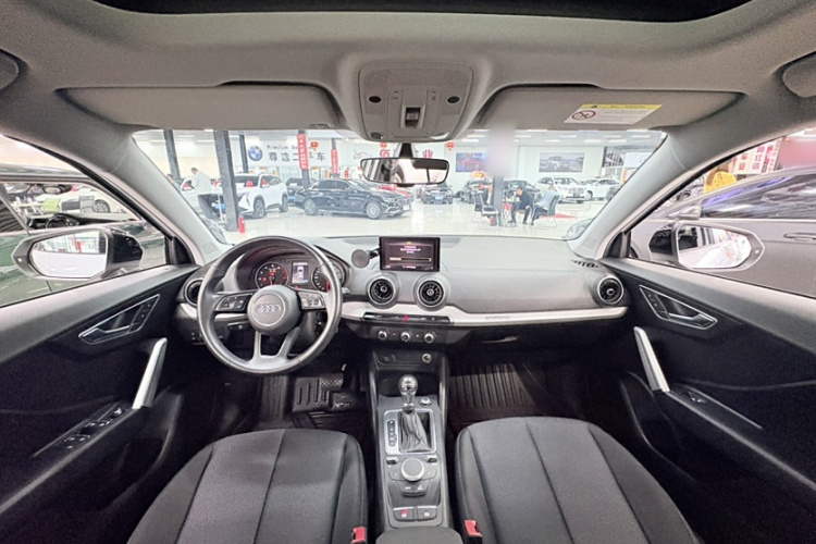 奥迪Q2L 2020款 35 TFSI 进取动感型中控内饰7001