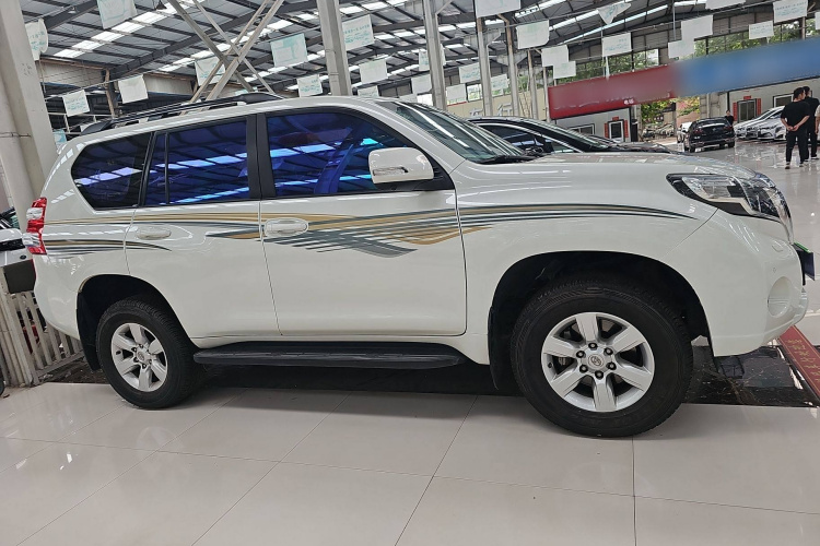 丰田 普拉多 2016款 2.7L 自动豪华版车身外观6002