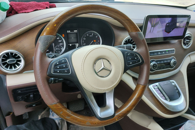 奔驰 威霆 2021款 2.0T 商务版 7座中控内饰13