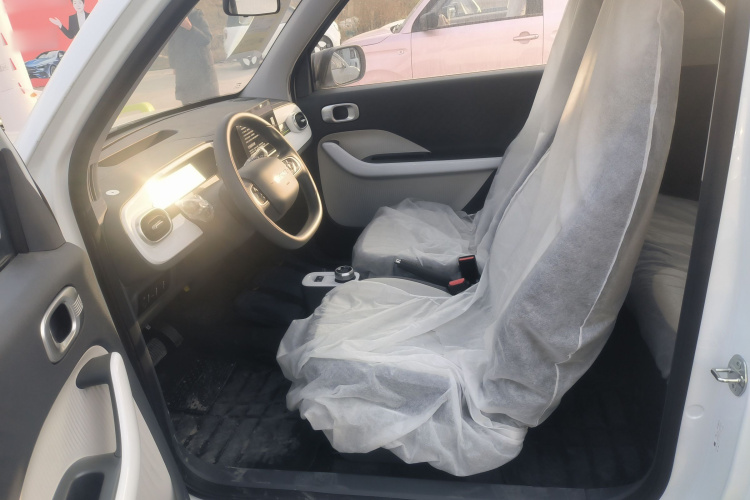 吉利银河 2025款 210km 熊猫骑士中控内饰19