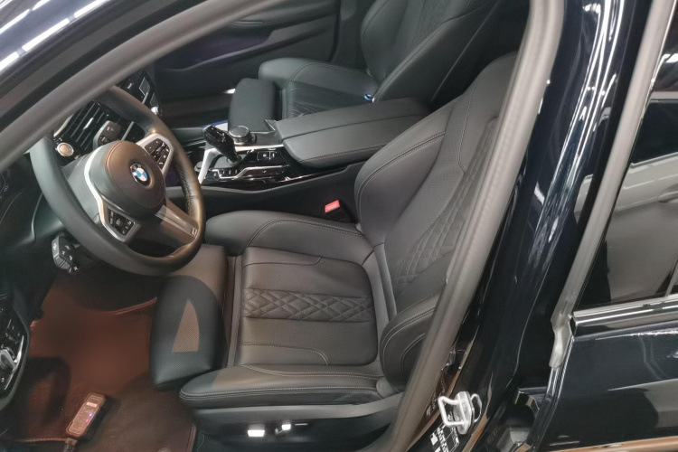 宝马5系(进口) 2022款 改款二 525i M运动套装中控内饰19