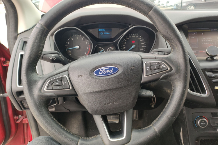 福特 福克斯 2015款 两厢 1.6L 自动风尚型中控内饰13