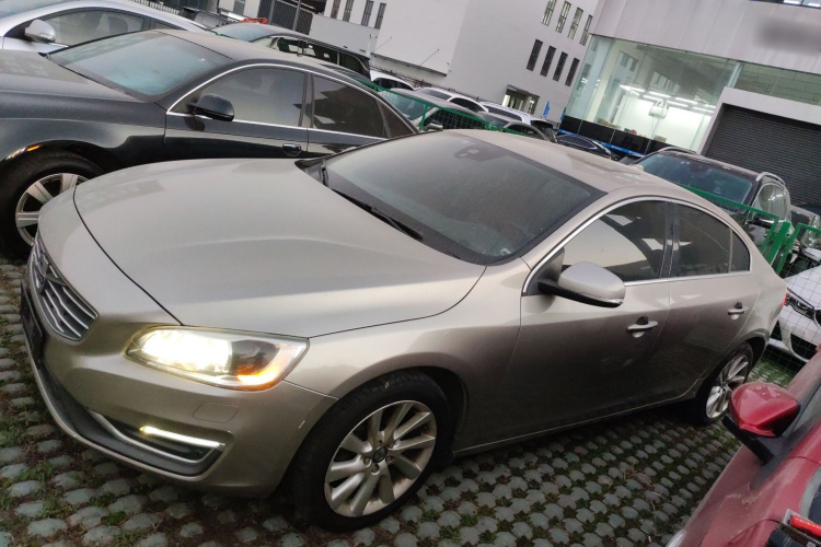 沃尔沃S60 2014款 S60L 2.0T 智远版车身外观4