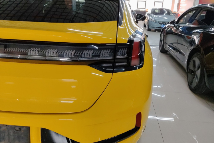 极氪001 2021款 长续航双电机 WE版车身外观9