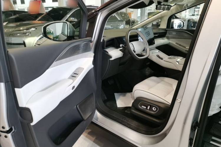 小鹏X9 2026款 增程版 1602 Ultra中控内饰7002