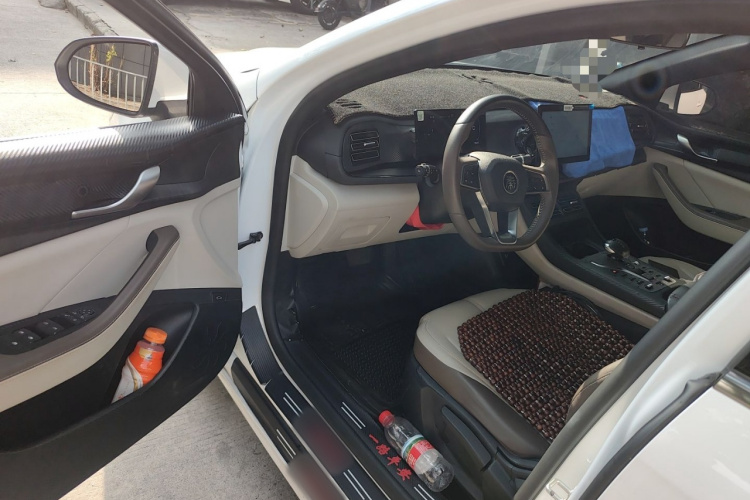 比亚迪 秦PLUS 2024款 荣耀版 DM-i 55KM领先型中控内饰20