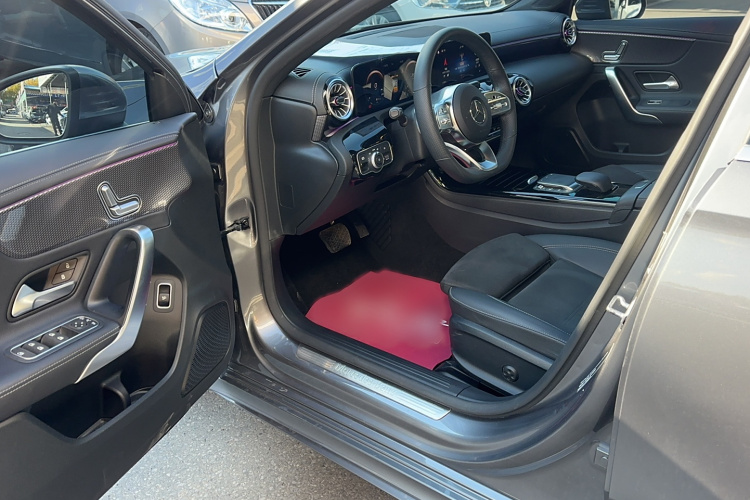 奔驰A级 2021款 A 200 L 运动轿车时尚型中控内饰7002