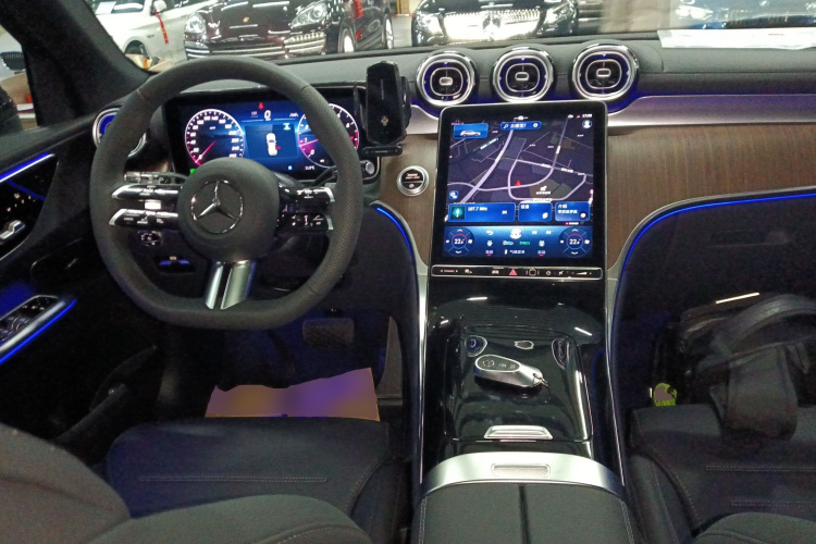 奔驰GLC 2025款 改款 GLC 300 L 4MATIC 动感型 7座中控内饰7002