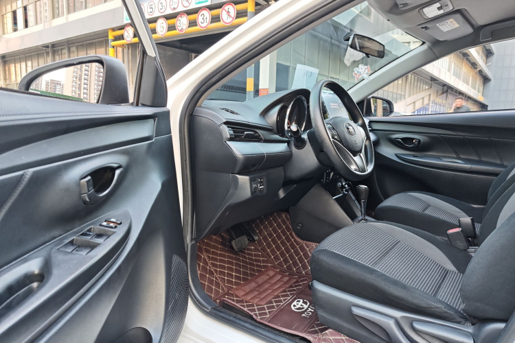 丰田 威驰FS 2021款 1.5L CVT锋驰版中控内饰7003