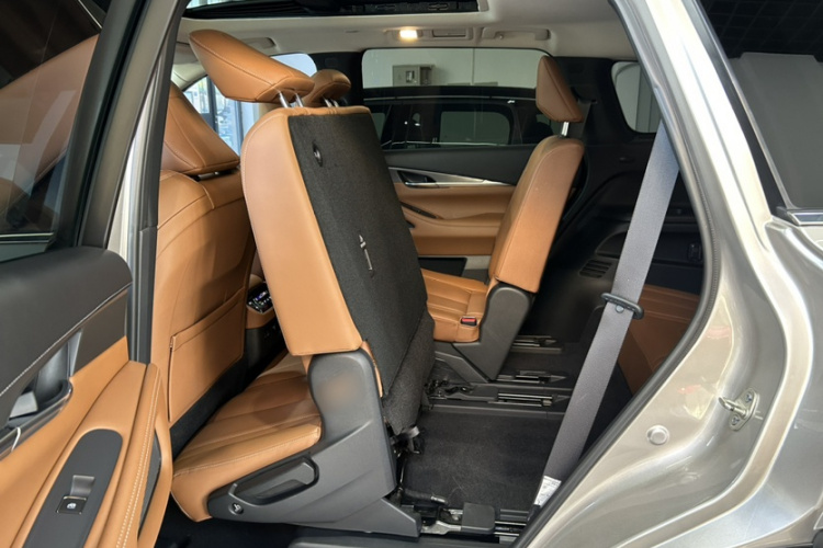 英菲尼迪QX60 2022款 2.0T 四驱卓越版局部细节9009