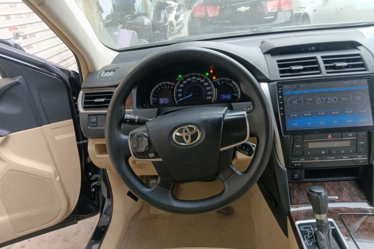 丰田 凯美瑞 2016款 2.0E 十周年纪念精英版中控内饰13