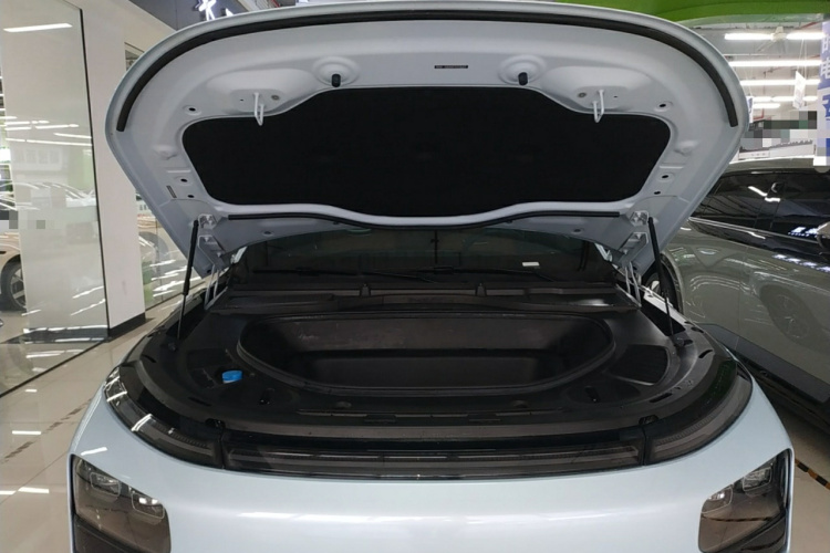 小鹏G9 2022款 650 性能版Pro机舱底盘24