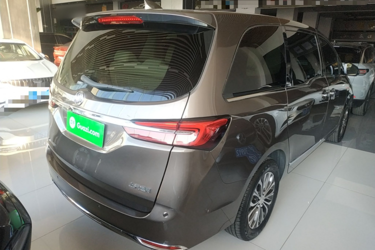 别克GL8 2022款 陆上公务舱 652T 尊贵型车身外观7