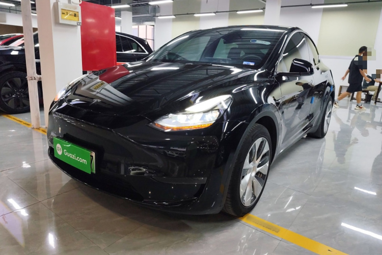 特斯拉 Model Y 2021款 标准续航后驱版车身外观1