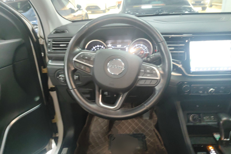 Jeep 大指挥官 2020款 2.0T 两驱精英版中控内饰13