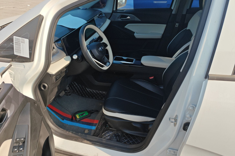 吉利几何E萤火虫 2024款 401km 萤光中控内饰19