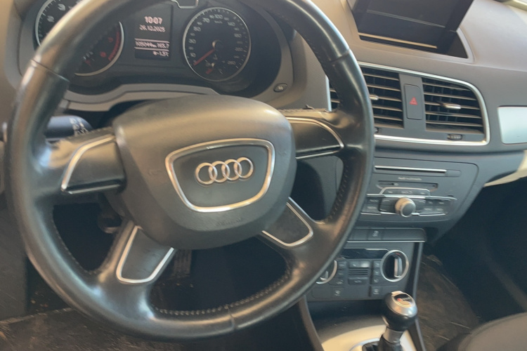 奥迪Q3 2018款 30周年年型 30 TFSI 标准型中控内饰7003