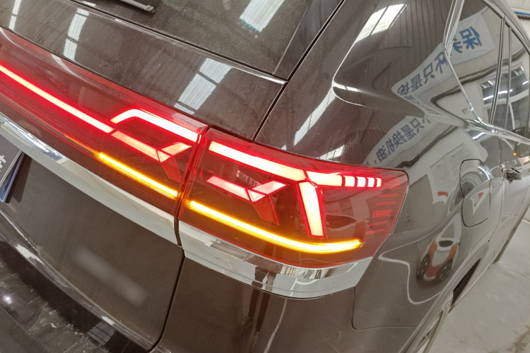 大众 途昂 2021款 330TSI 两驱尊崇豪华版车身外观9