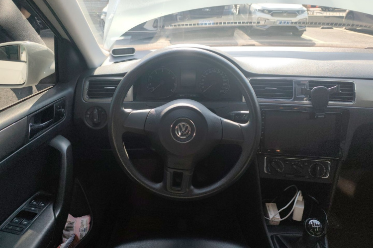 大众 桑塔纳 2015款 1.6L 手动舒适版中控内饰13