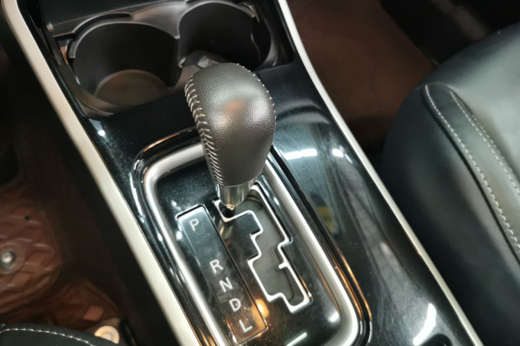 三菱 欧蓝德 2019款 2.4L 四驱致享版 5座 国VI局部细节18