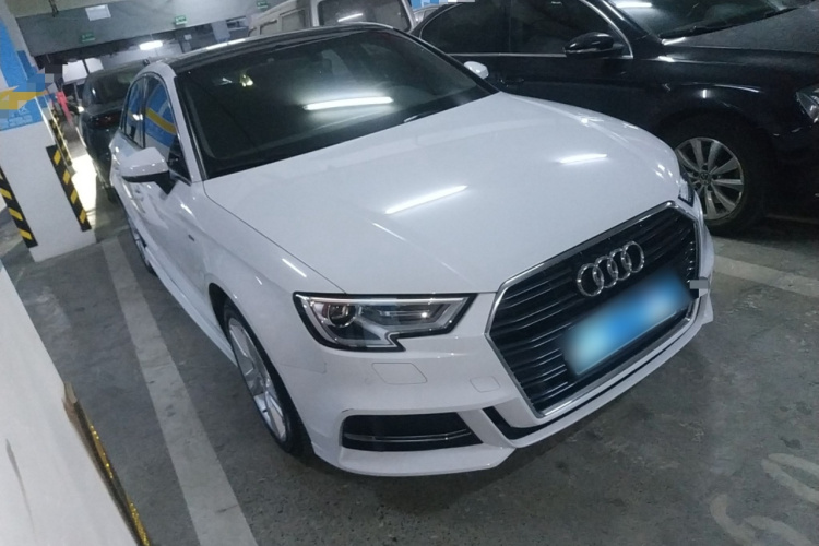 奥迪A3 2018款 30周年年型 Limousine 35 TFSI 时尚型车身外观3